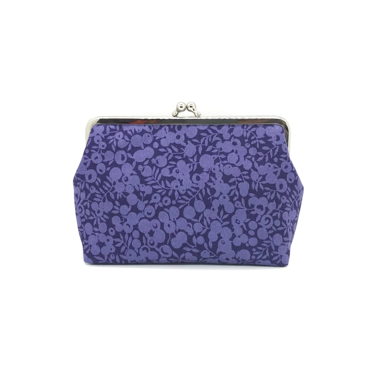 violette Clipböres mit Beerenmuster