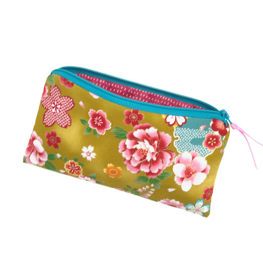 gelbes Federmäppchen mit Blumenmuster