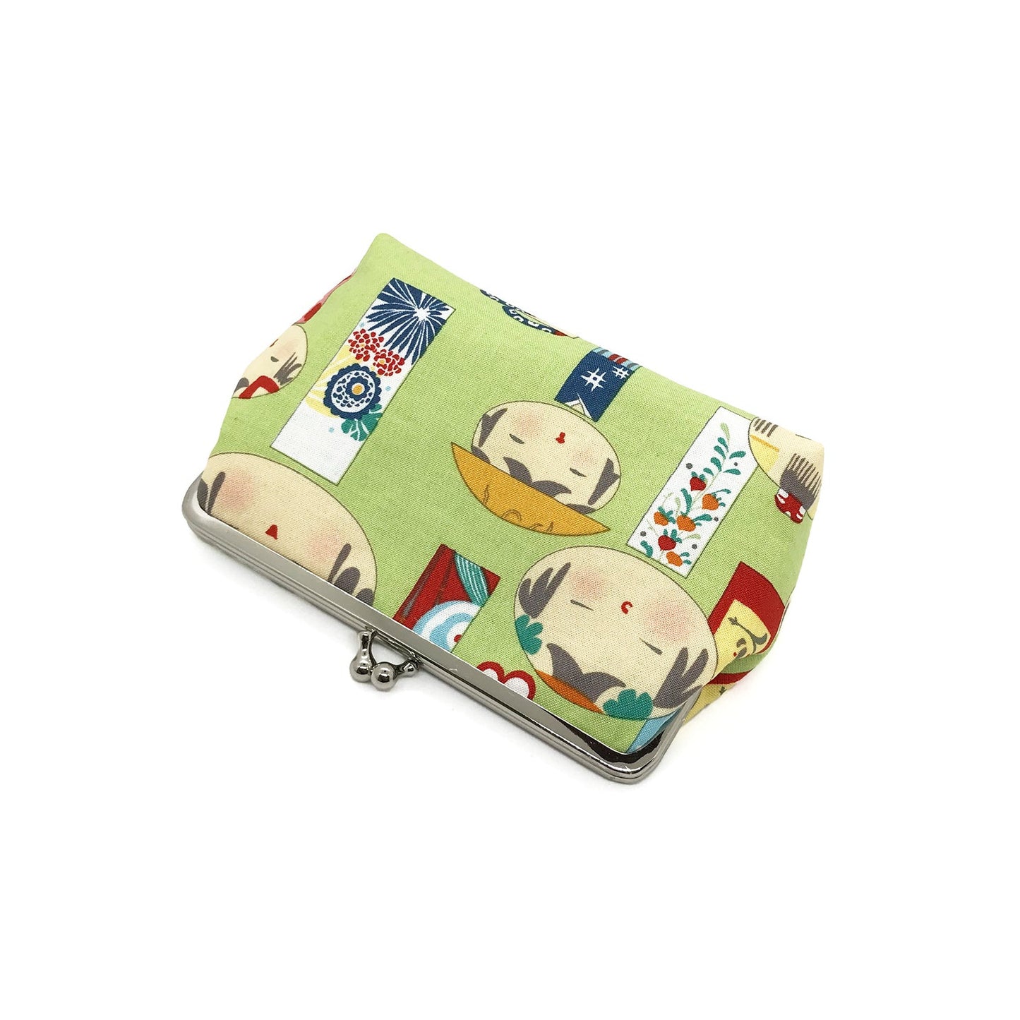 grüne Clipbörse mit japanischen Puppen