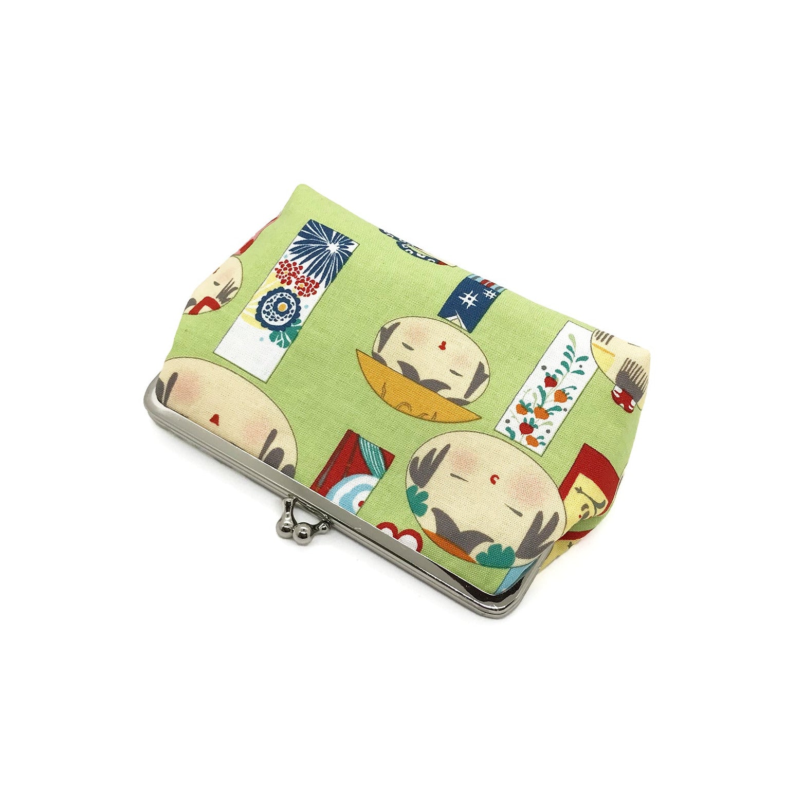 grüne Clipbörse mit japanischen Puppen