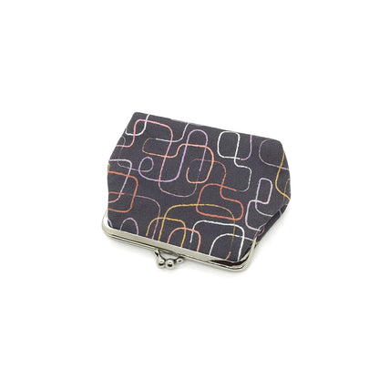 braune Clipbörse mit grafischem Muster