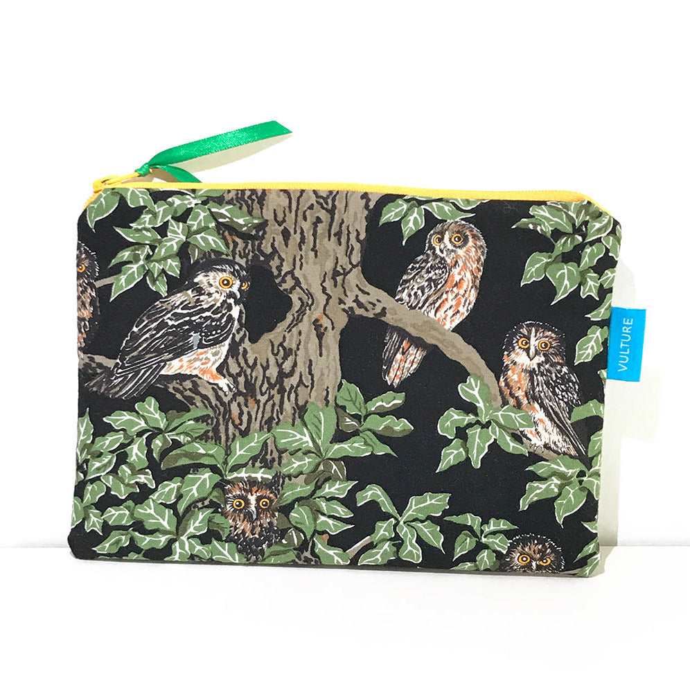 schwarze Kosmetiktasche mit Eulen